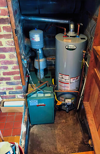 https://ashbyhotwater.com.au/uploads/2025/06/gas-hot-water-system-50310.jpg