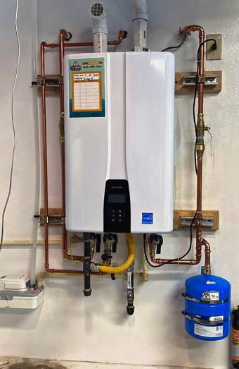 https://ashbyhotwater.com.au/uploads/2025/06/instant-hot-water-systems-42978.jpg